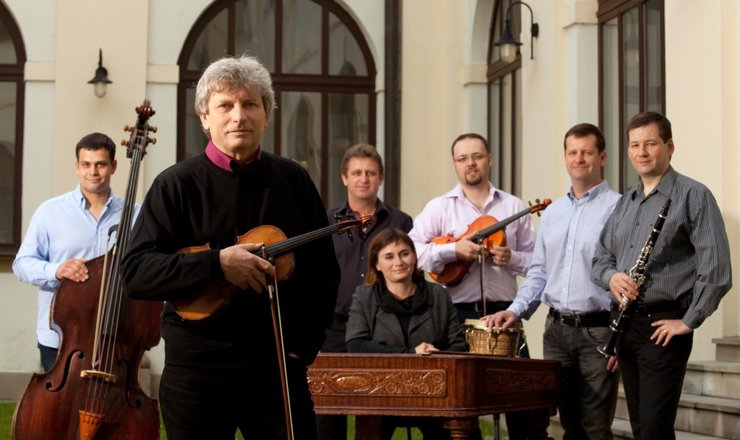 BENEFIČNÍ VEČER V CLARIONU NABÍDNE DOBROČINNOU AUKCI I HUDEBNÍ ZÁŽITEK SE SKUPINOU HRADI